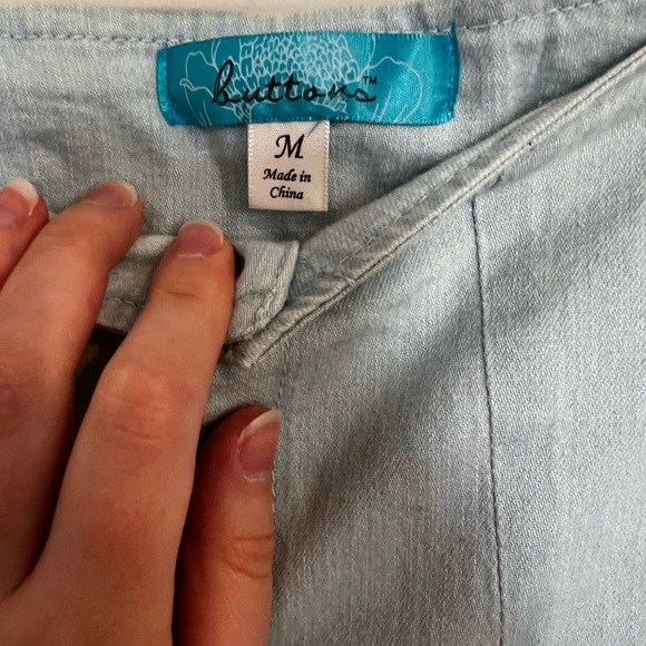 NWOT Francesca’s Cute Denim Button Scallop Skirt - Picture 3 of 4